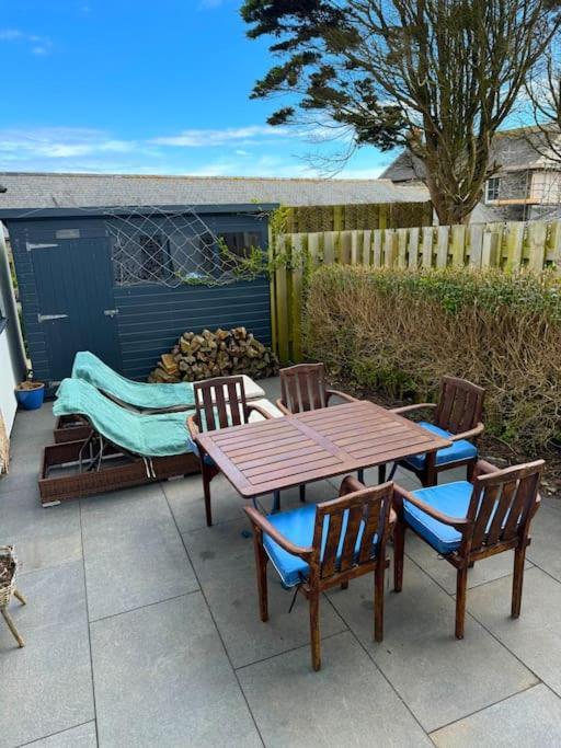 Studio, Ideally Located At Beautiful Lizard Point, Cornwall Apartment Helston Exterior photo